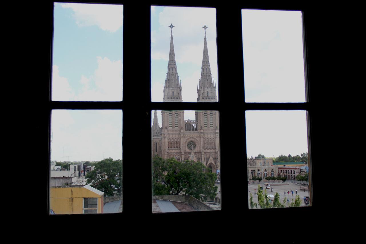 Real Hotel Lujan 外观 照片