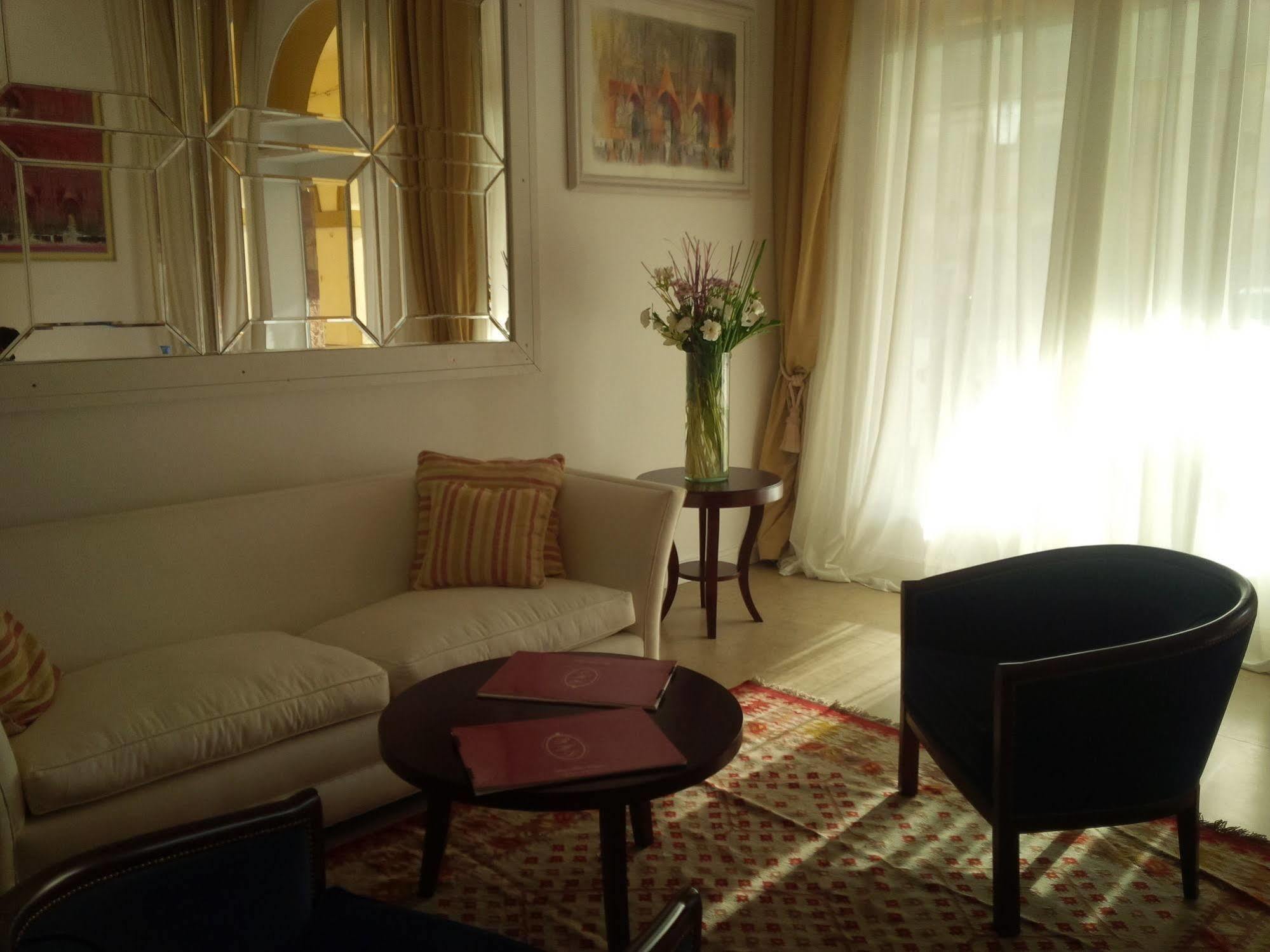 Real Hotel Lujan 外观 照片
