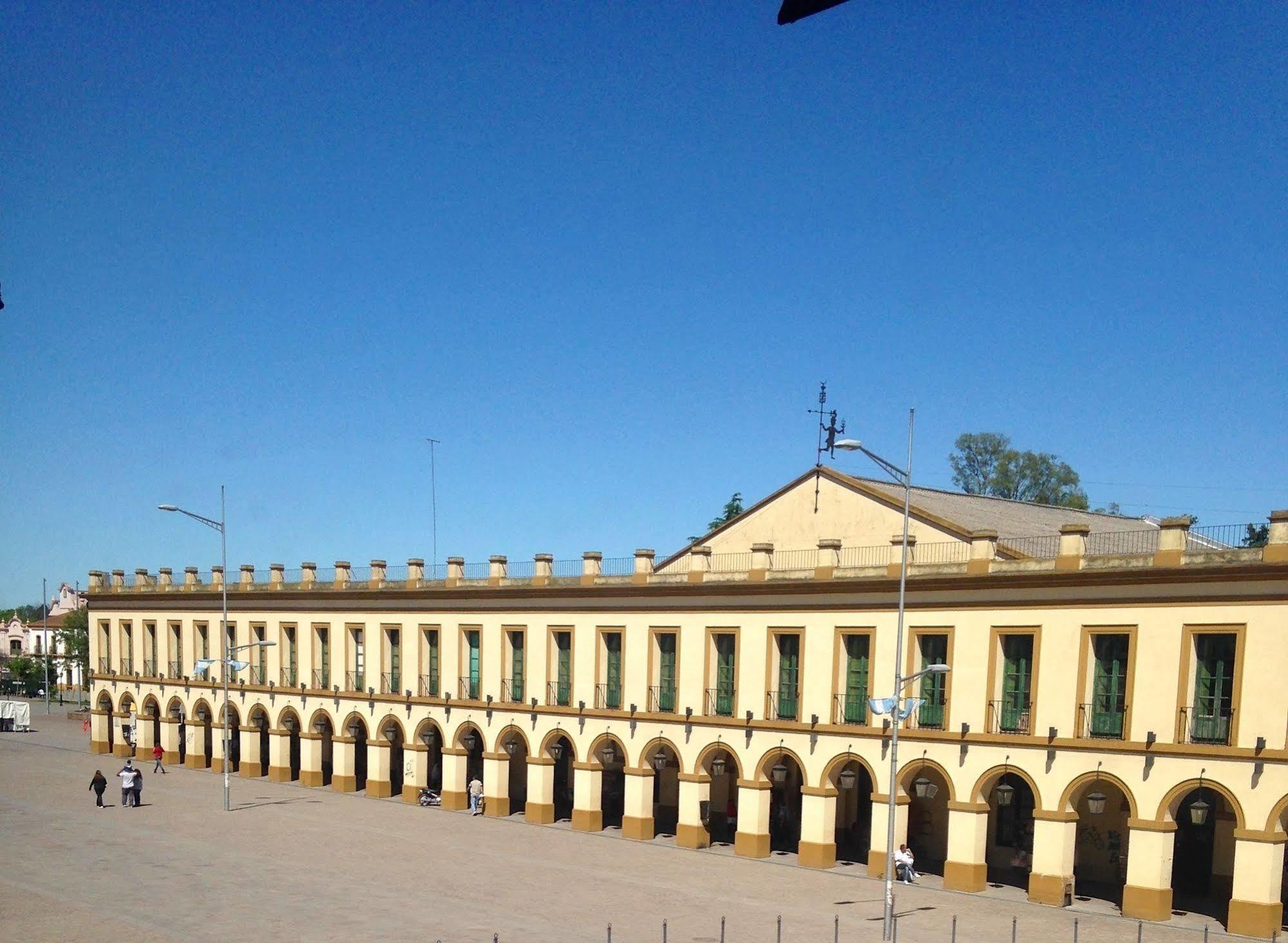 Real Hotel Lujan 外观 照片