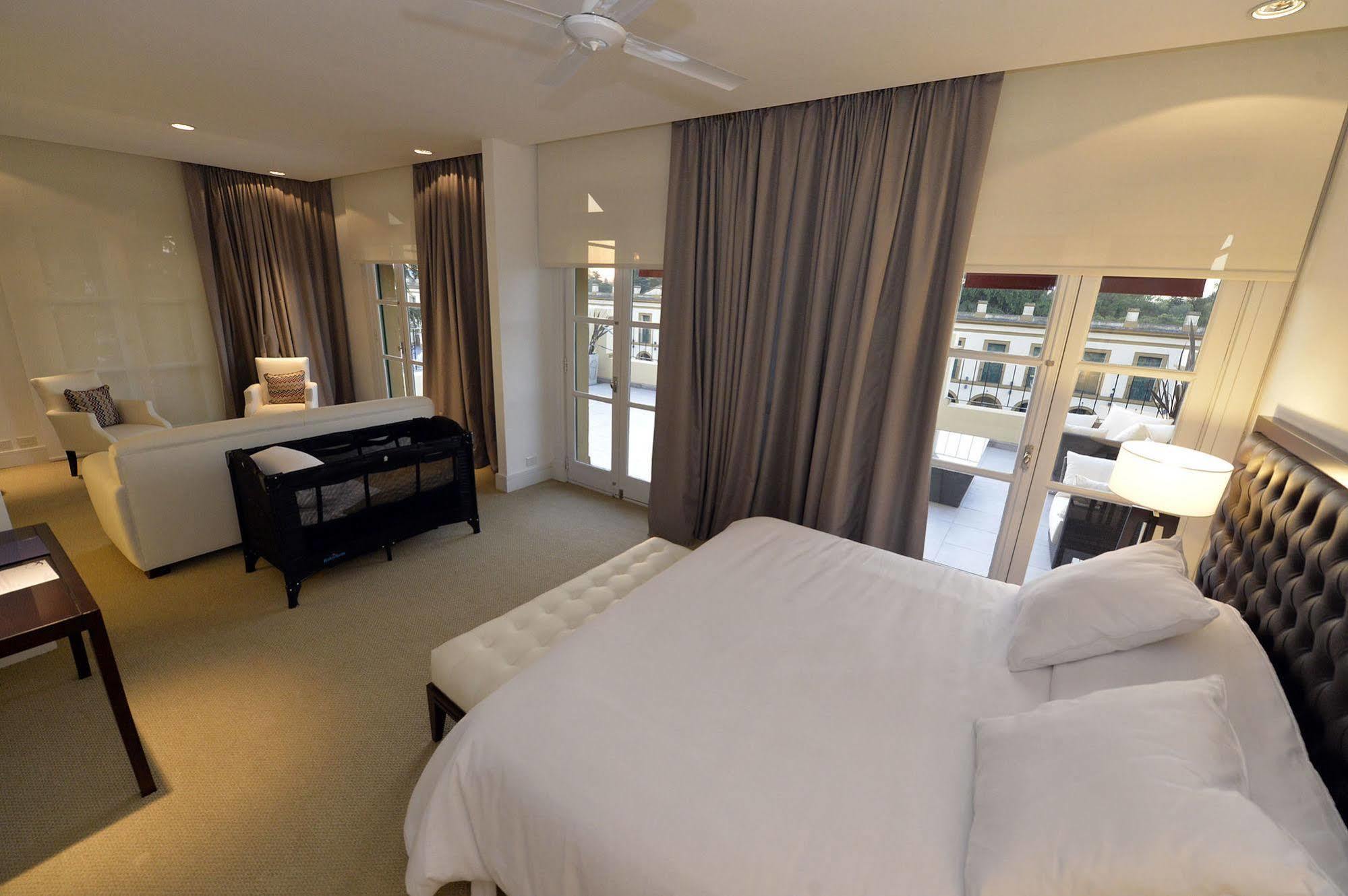 Real Hotel Lujan 外观 照片